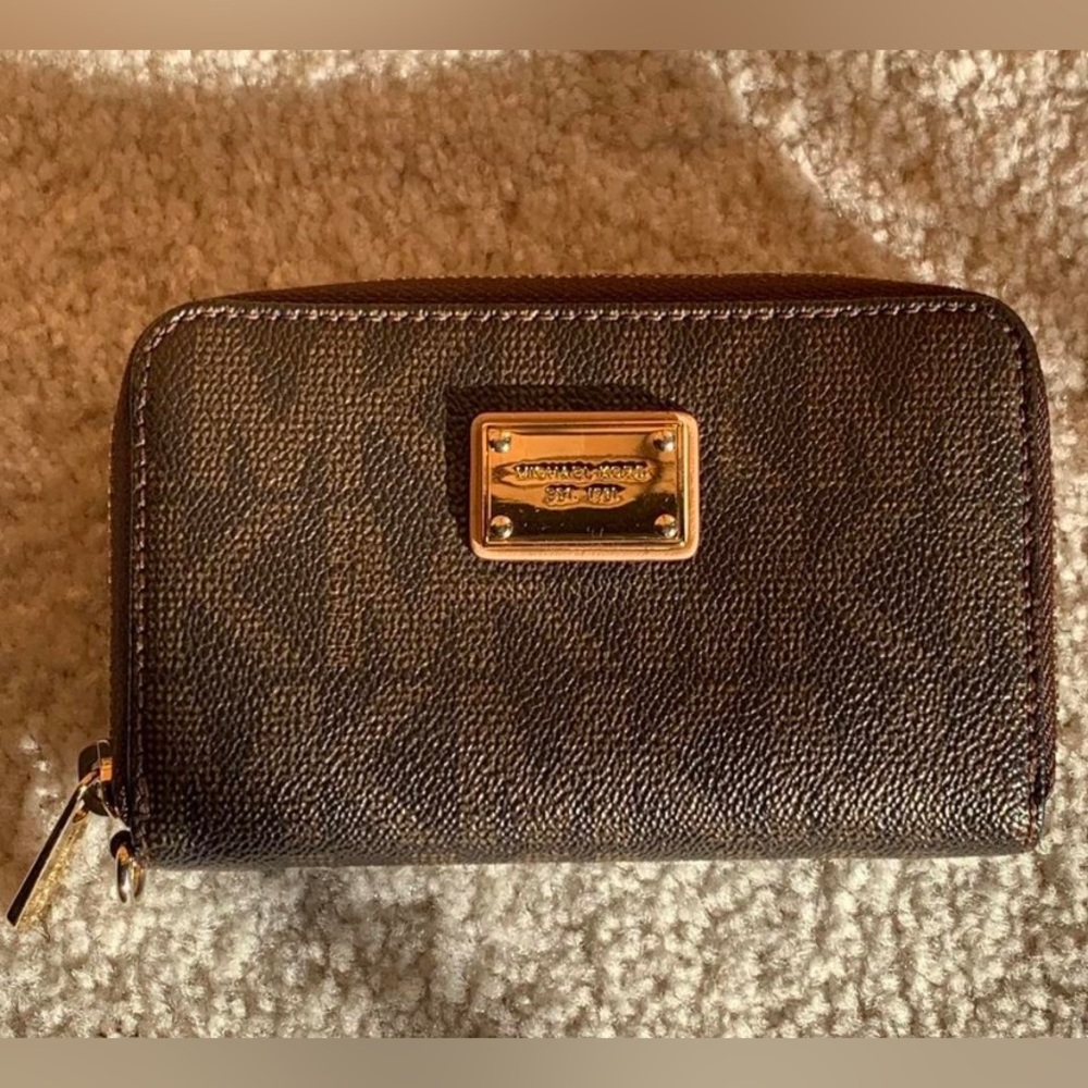 Michael Kors Jet Set Monogram accordion zip leather wallet